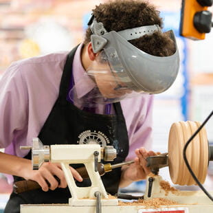 تعليم بريطاني بأعلى مستوى - 06 - Feature Cards Pattern