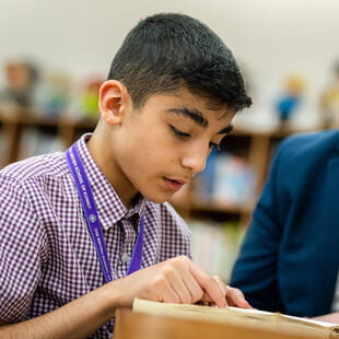 المدرسة البريطانية بالكويت | الأعمار 4-18 - Feature Cards Pattern