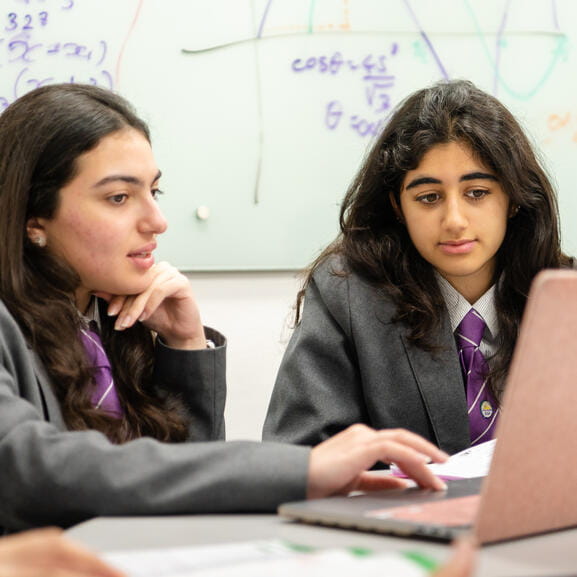 خريجونا | المدرسة البريطانية بالكويت - Image-50-50