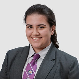 خريجونا | المدرسة البريطانية بالكويت - Feature Cards Pattern 1